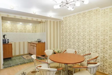 Люкс двухместный трехкомнатный 