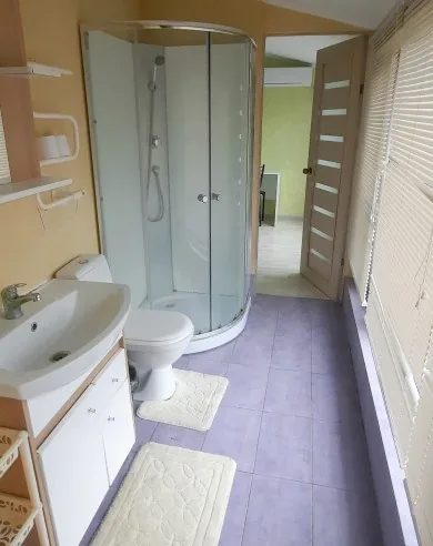 Восьмиместный Четырехкомнатный Коттедж